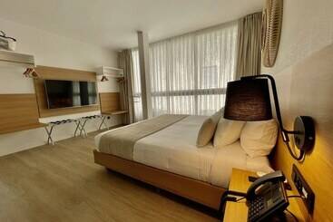 هتل Emblemático Hi Suites