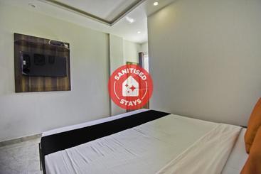 Hotel Vaccinated Staff Capital O75964 The Royel Center