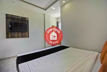 Hotel Vaccinated Staff  Capital O75964 The Royel Center