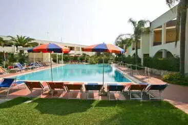 בית מלון כפרי Sairon Village