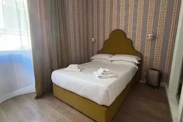 هتل Townhouse Condotti 29