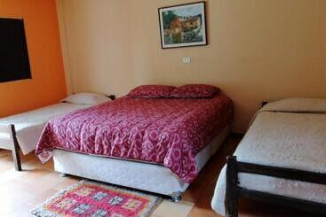 הוסטל Hostal Complejoturístico Santa Isabel