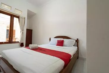 Hotel Reddoorz Near Buleleng Harbour 2