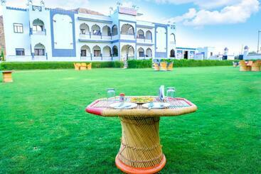 Siddarth Resort   Mountain View With Pool