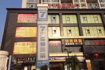 ホテル 7days Inn Huanggang Normal College
