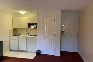 فندق Gold Star Inn & Suites