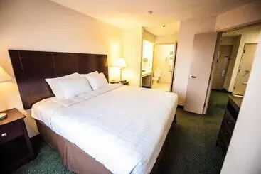 בית מלון כפרי Greystone Inn & Suites