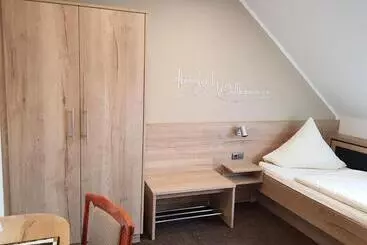 Hotelli Restaurant Zur Neroburg