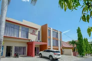 Reddoorz @ Hotel Grand Aulia Majene