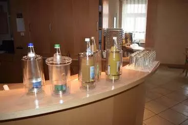 Hotelli Gasthof Pension Zum Goldenen Hirschen