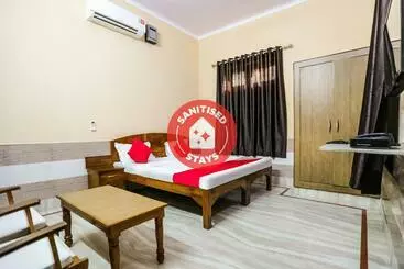 Hôtel Oyo 40880  Shashi