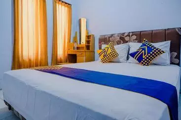 Hotel Spot On 1958 Asembagus Family