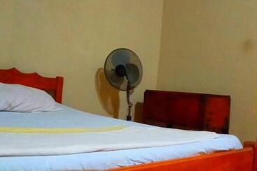 تختخواب و صبحانه Rocks Beach