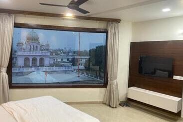 فندق Temple View Inn