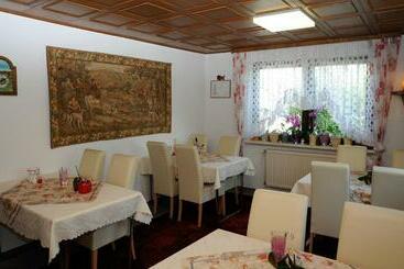 ベッドアンドブレックファースト Haus Stuttgart