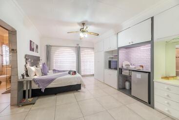 بنسيون Oppiplot Guest House & Venue