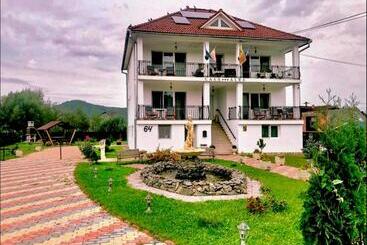 Pensiunea Casa Albă