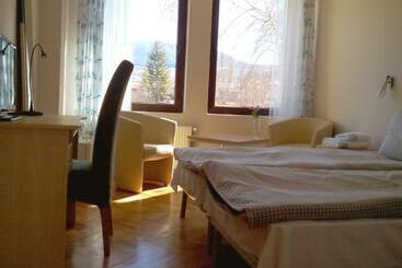 ホテル Hinovi Hvoyna