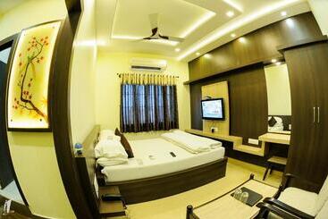 Hotel Srigandha Residency Vaccinated Staff