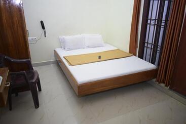 פנסיון R M Guest House