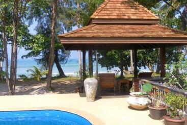 리조트 Koh Jum Beach Villas A Member Of Secret Retreats