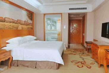 Vienna International Hotel Guigang Hecheng Road