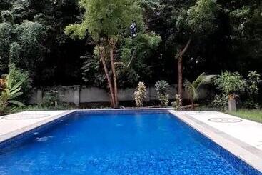 פנסיון Bidara Cottage