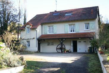 مبيت وإفطار Chambre D'hôtes Les Chênes