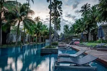 Otel Twinpalms Surin Phuket Resort