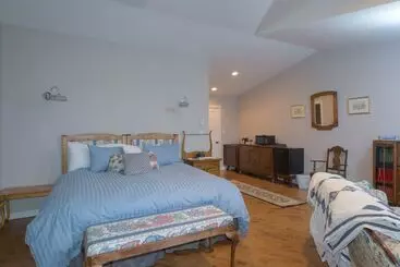 Bed and Breakfast Country Encounters Accommodations