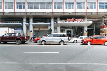 Hotel Reddoorz Plus @ E Rodriguez Corner Banawe