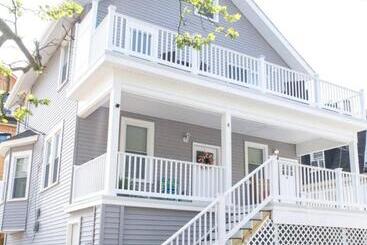 Bed & Breakfast 2 Blocks From Beach Sleeps 16