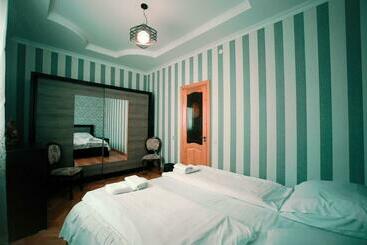 تختخواب و صبحانه Apartment Old Kutaisi