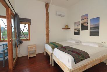 הוסטל The Tree House Sumbawa
