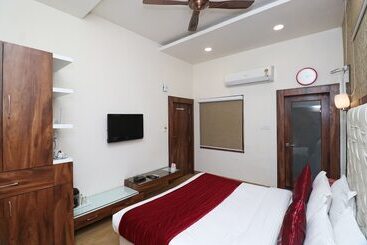 酒店 Pandav By Oyo Rooms