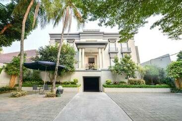 Otel Home 899 Patal Senayan