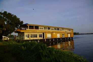 Hotel Indiavacationz Houseboat