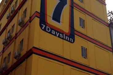 Отель 7 Days Inn Xinyang Government Road Branch
