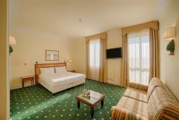 فندق NH Caltagirone Villa San Mauro