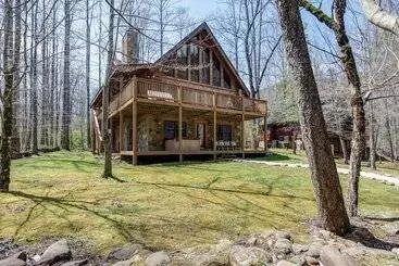 کلبه Amazing River Retreat By Vtrips