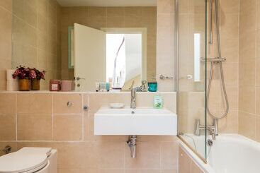 کلبه Luxury Villa 6 Bed Next To Marble Arch