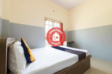 בית מלון כפרי Vaccinated Staff Spot On 68176 Anp Lodge