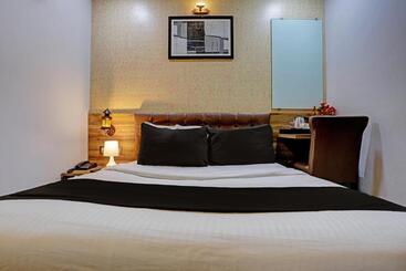 Отель O Blue Inn Residence Near R City Mall