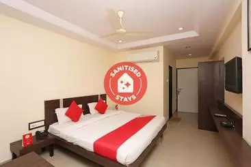 Hotel Oyo 22040  Central Plaza