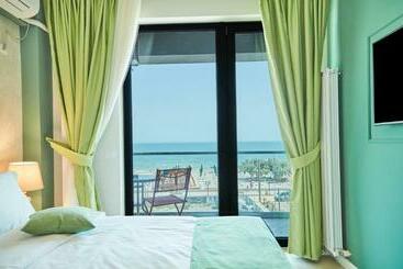 Hotel Azaleea Mamaia Nord