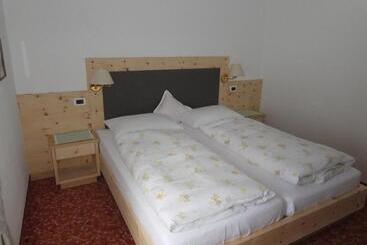 Bed and Breakfast Garni Flurida