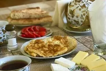 تختخواب و صبحانه Shaki Host House