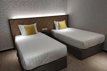 בית מלון כפרי 99 Seri Kembangan Serdang