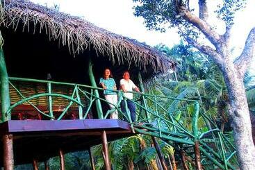 בית מלון כפרי Lakeside Cabana Tissamaharama