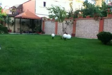 Family Hotel Deja Vu